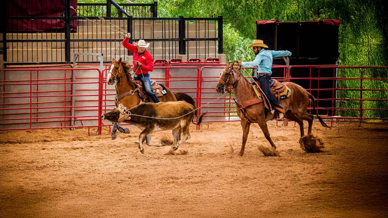 La experiencia acumulada durante años de competencia, hoy Aldo Garibay la convierte en consejos, técnica y disciplina para nuevas generaciones de vaqueros. FOTOS: CORTESÍA ALDO GARIBAY