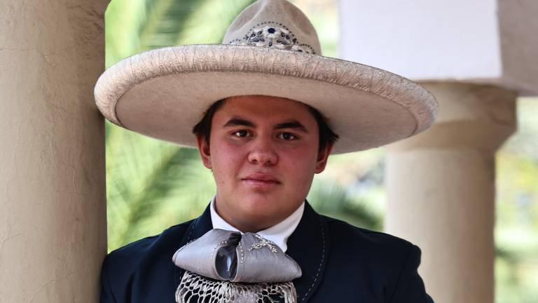 A sus 17 años, Ricardo Flores ya presume una hebilla de campeón nacional.