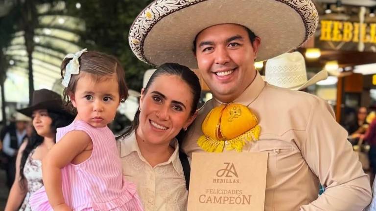 El charro saltillense compartió con su familia este triunfo en uno de las competencias de charrería más importantes del país.
