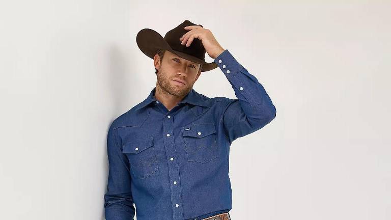 El denim sigue en tendencia, pero a la vez evoluciona. Conoce los básicos para un buen look.