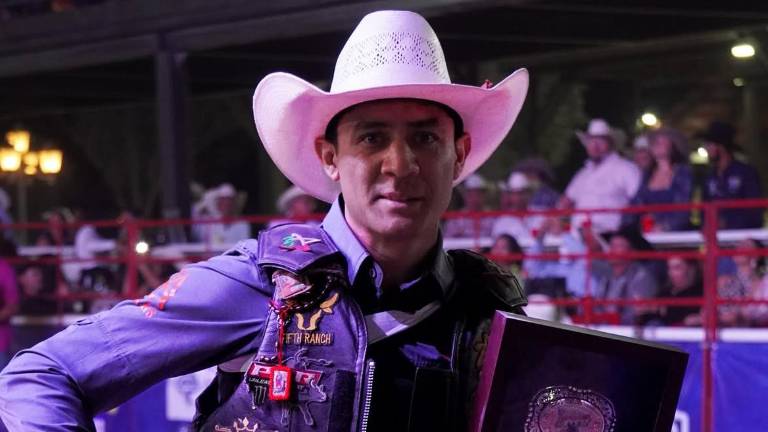 A los cinco segundos, aproximadamente, Álvaro fue derribado por el toro y perdió la oportunidad de sumar sus primeros puntos. El sábado pasado fue el campeón de International Bull Riding Challenge, en Las Encinas.