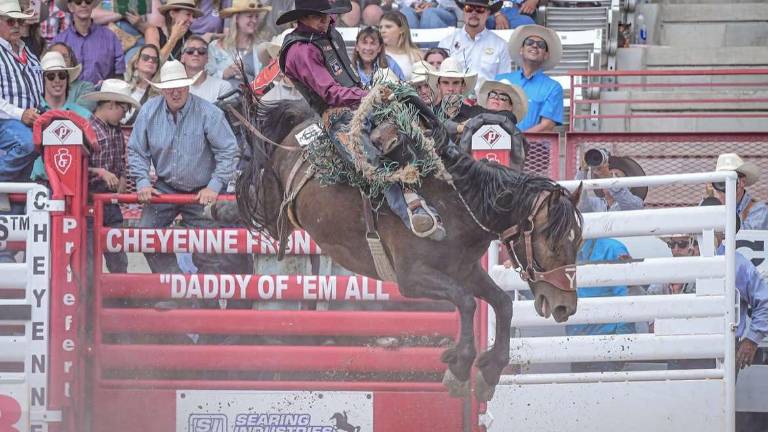 Josué durante su participación en el emblemático Cheyenne Frontier Days 2025.