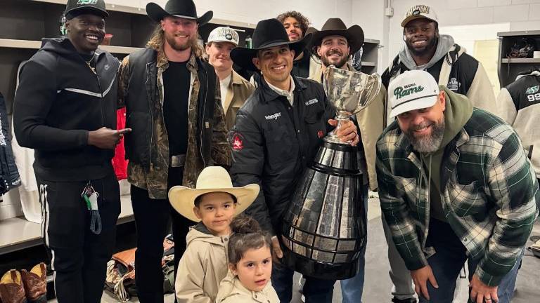 Apenas en noviembre Édgar celebró su segundo triunfo consecutivo en las finales del circuito canadiense Maple Leaf Rodeo.