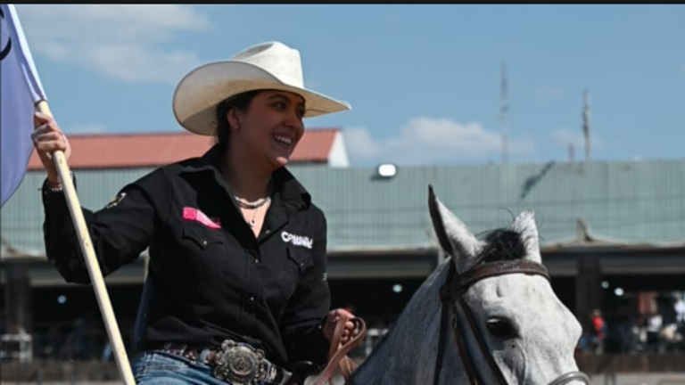 Alejandra Montalvo ganó medalla de oro en Lazo en Falso.