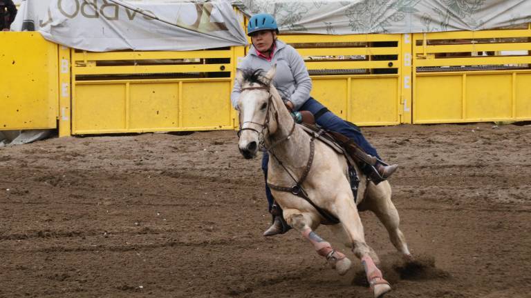 Nasyerih Yeverino obtuvo la mejor puntuación de la jornada de preparación con un tiempo de 15.371 segundos en su yegua Chica de Humo.