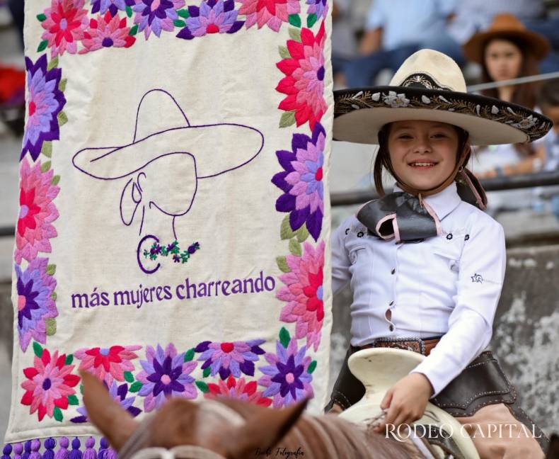 $!Romina Castillo tiene 12 años y junto a su mamá, Andrea, son parte de este equipo.