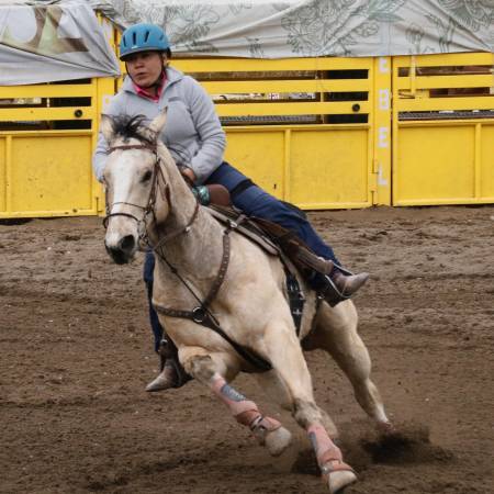 Nasyerih Yeverino obtuvo la mejor puntuación de la jornada de preparación con un tiempo de 15.371 segundos en su yegua Chica de Humo.