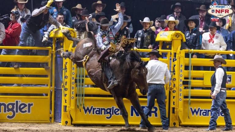 Wacey Schalla ganó la cuarta ronda de Caballo con pretal con una monta de 88.25 puntos y lidera el promedio con una suma de 346.25.