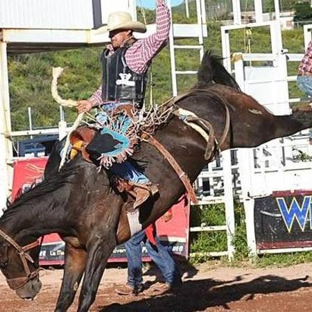 El jinete de Caballos con montura representó a Chihuahua en competencias internacionales de PRCA.