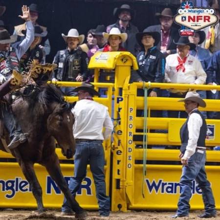 Wacey Schalla ganó la cuarta ronda de Caballo con pretal con una monta de 88.25 puntos y lidera el promedio con una suma de 346.25.