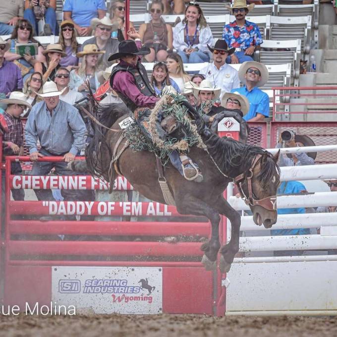 Josué durante su participación en el emblemático Cheyenne Frontier Days 2025.