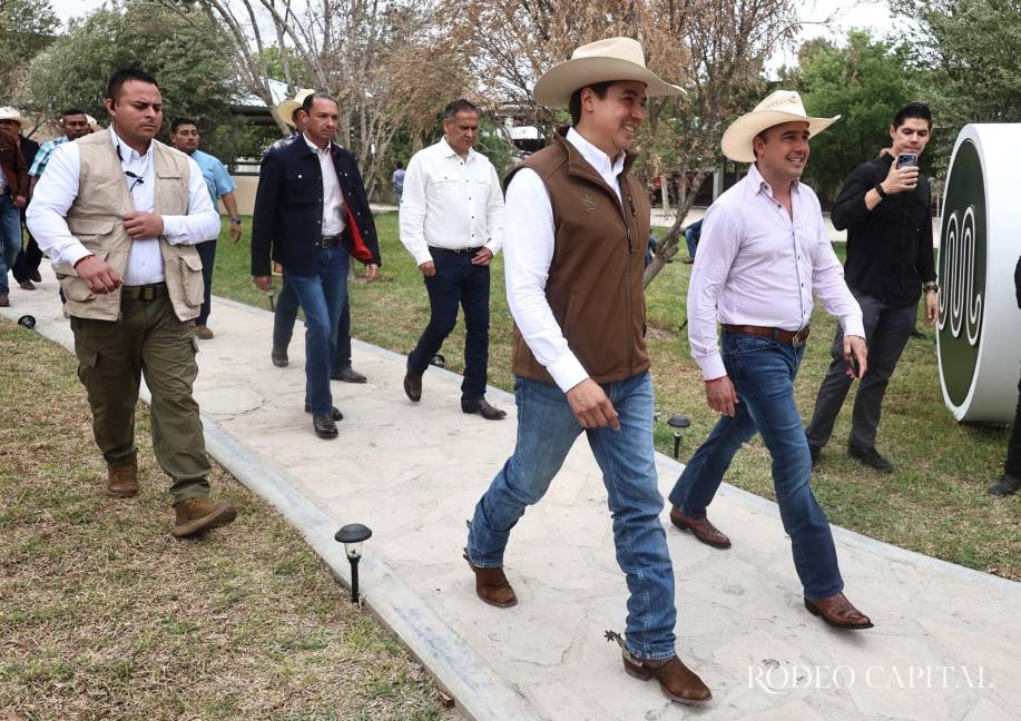 $!Manolo Jiménez fue recibido por Aldo Ramón.