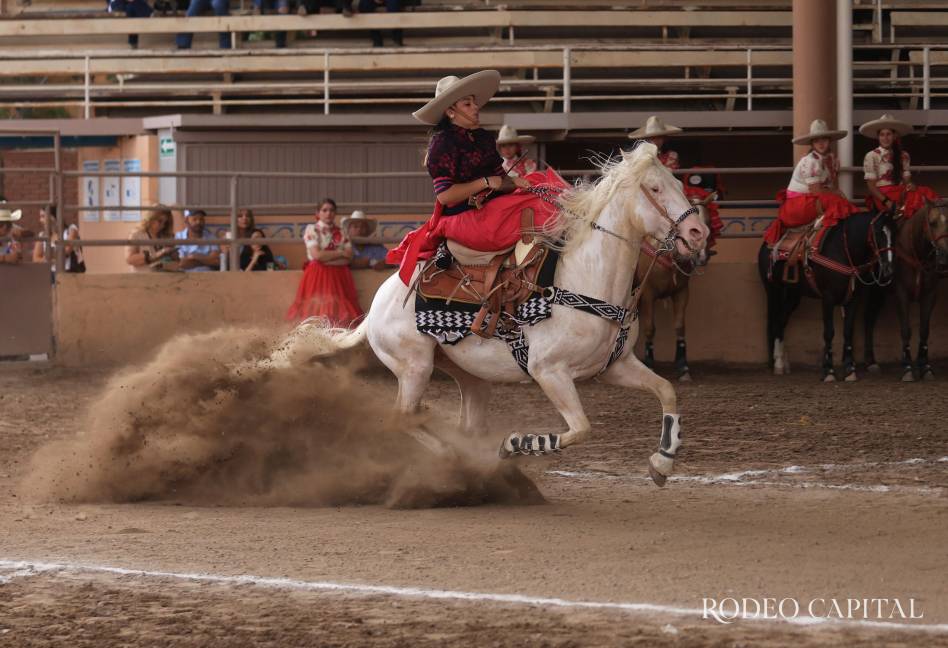 $!Escaramuza Charra de Saltillo toma la delantera en la primera fase del Campeonato Estatal Charro de Coahuila