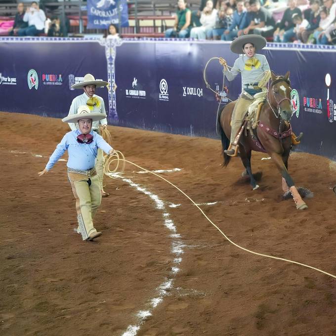 A cada suerte charra que ejecutan los niños y jóvenes de Charros 21, le anteceden horas de entrenamiento, paciencia y constancia.