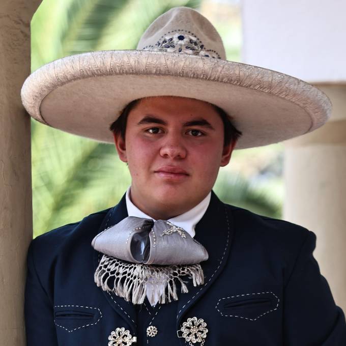 A sus 17 años, Ricardo Flores ya presume una hebilla de campeón nacional.