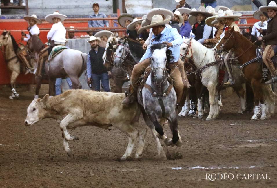 $!Un ambiente de fiesta y tradición se vivió en el coleadero.