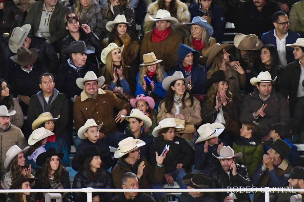 $!Las autoridades estatales y municipales disfrutaron del espectáculo desde las tribunas.