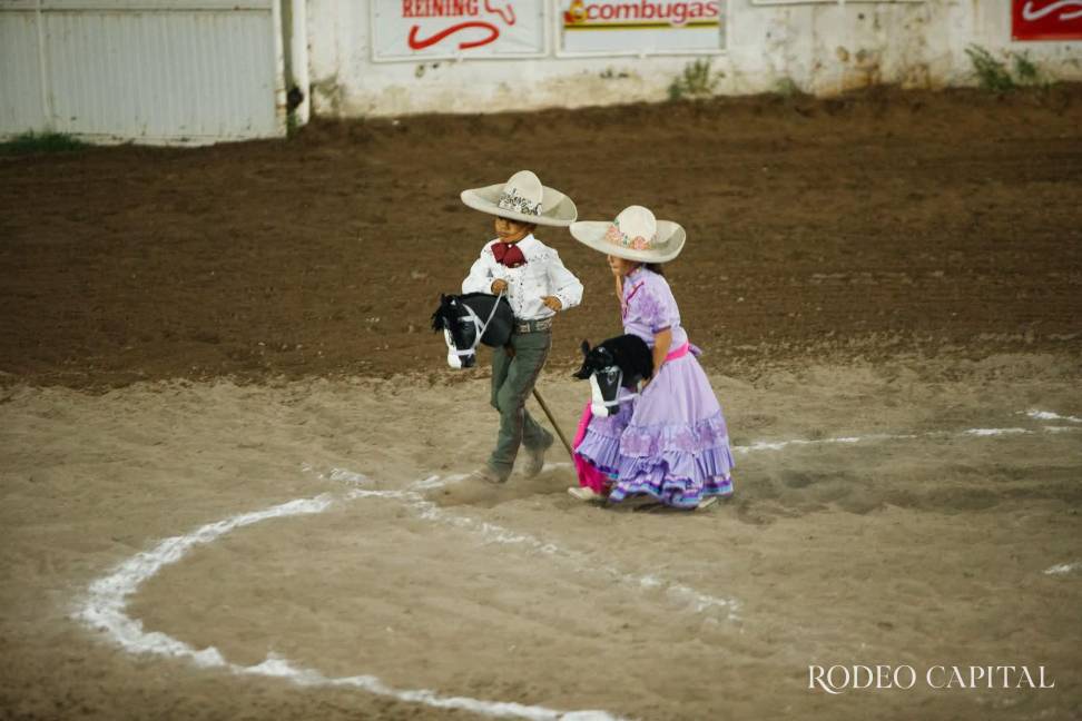 $!Las escaramuzas Caballito de Palo conquistaron al público.