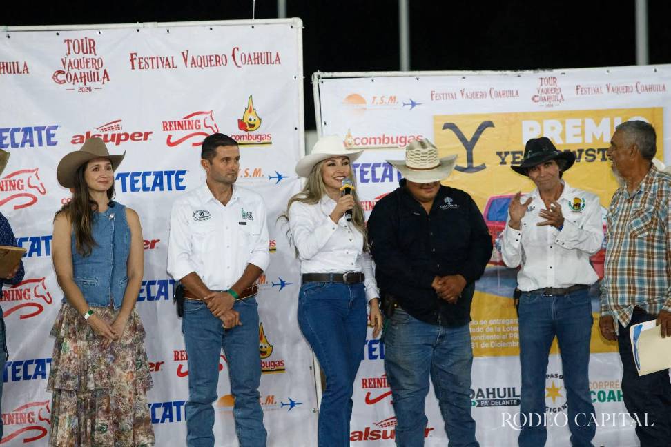 $!Autoridades municipales y estatales estuvieron presentes en esta fiesta de tradición para las familias de Parras.