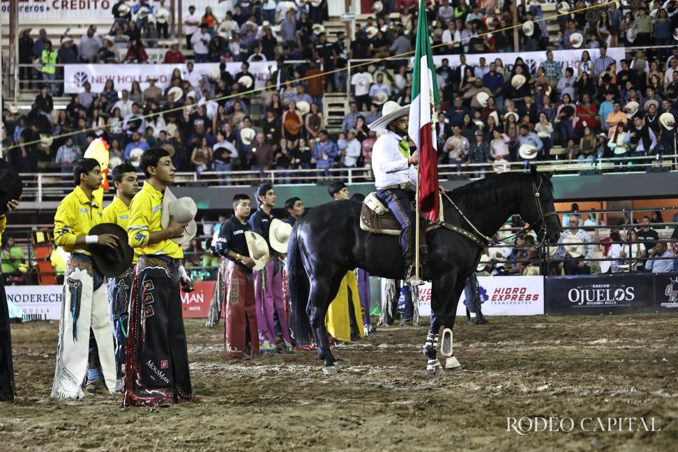 $!Cuernos Chuecos corona a Erick Montañez en Saltillo