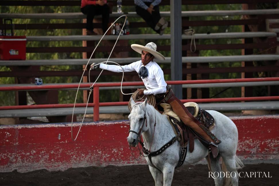 $!De fiesta en el lienzo para celebrar el Día del Charro