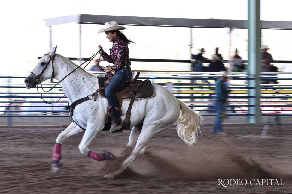 $!Muestran niños y jóvenes su habilidad en el rodeo