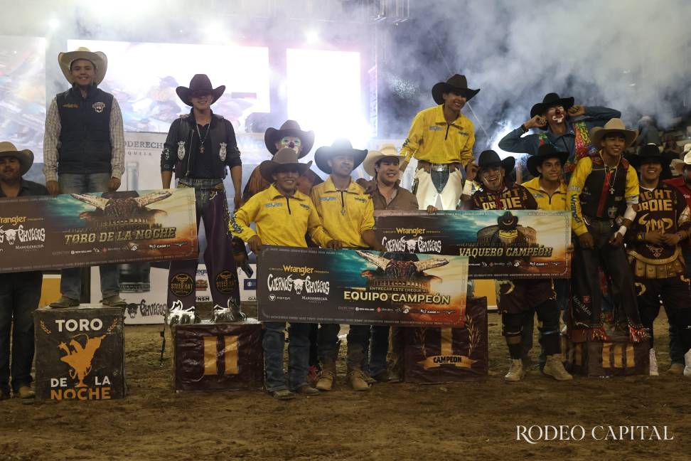 $!Cuernos Chuecos corona a Erick Montañez en Saltillo