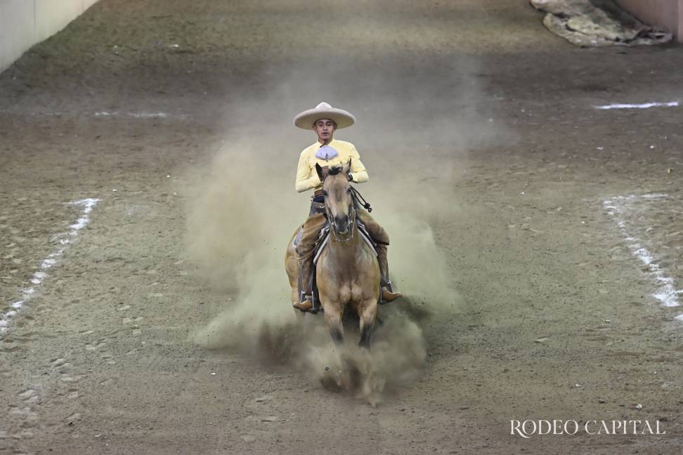 $!Triunfan Ximena Herrera y Luis González en el Caladero por aniversario de lienzo charro