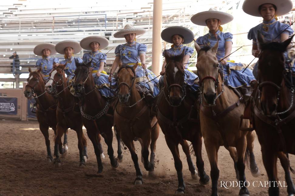 $!Triunfan Ximena Herrera y Luis González en el Caladero por aniversario de lienzo charro