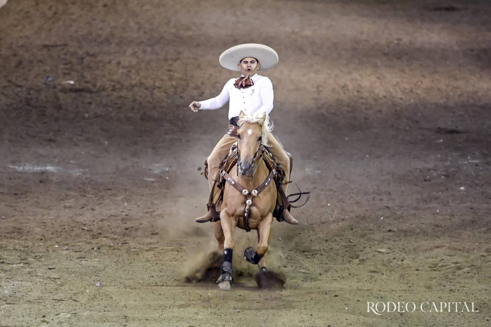 $!Triunfan Ximena Herrera y Luis González en el Caladero por aniversario de lienzo charro