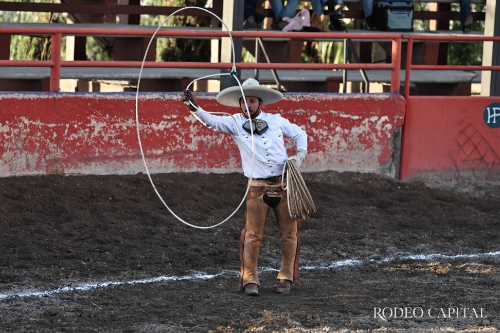 $!De fiesta en el lienzo para celebrar el Día del Charro