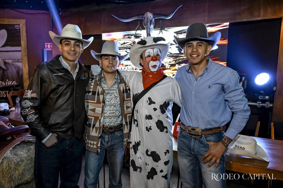 $!Jinetes, payasos peleadores y de comedia, ya están listos para las emociones del rodeo en Las Encinas.