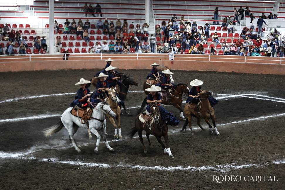 $!Las escaramuzas dieron muestra de su destreza en la ejecución de las rutinas.