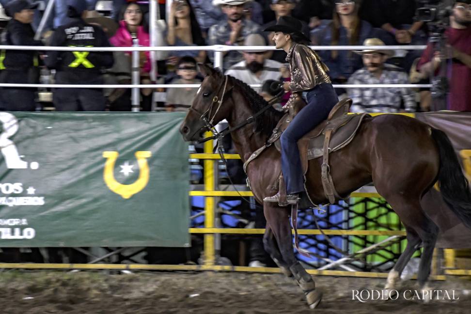 $!Luisa Herrera se llevó el título en Carrera de barriles viernes y domingo.