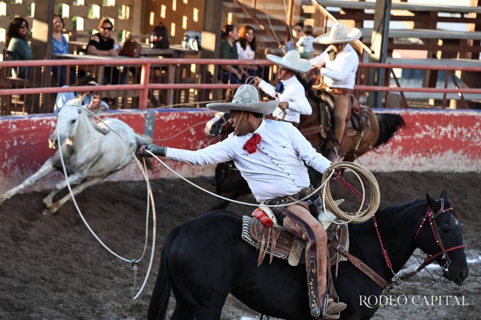 $!De fiesta en el lienzo para celebrar el Día del Charro