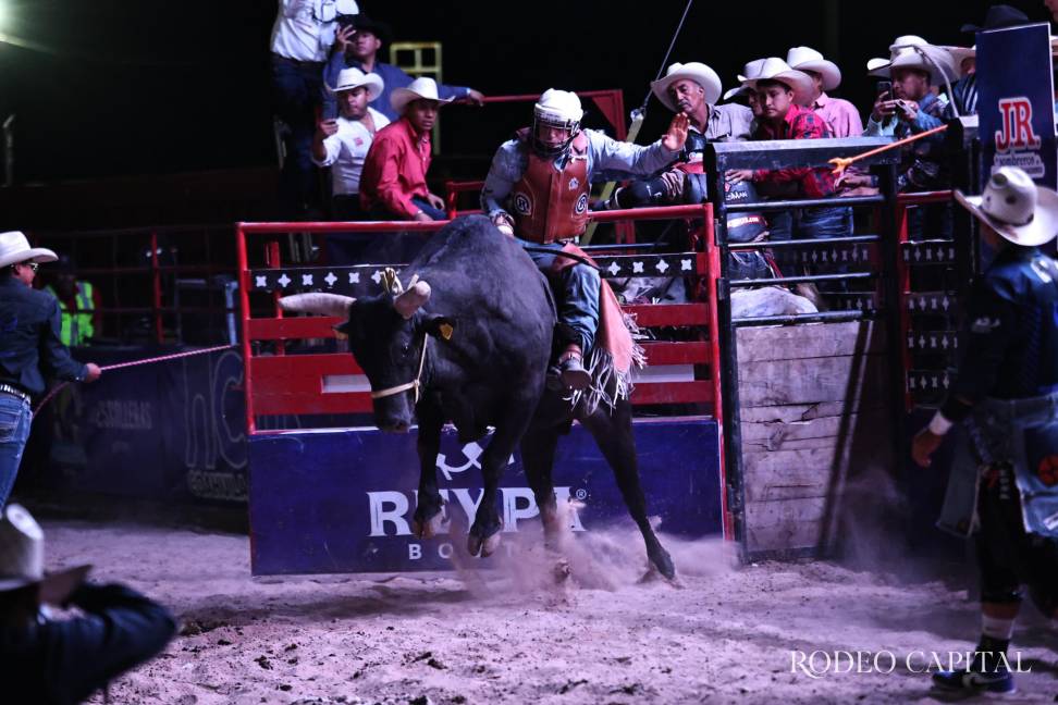 $!Álvaro Álvarez, el campeón del International Bull Riding Challenge