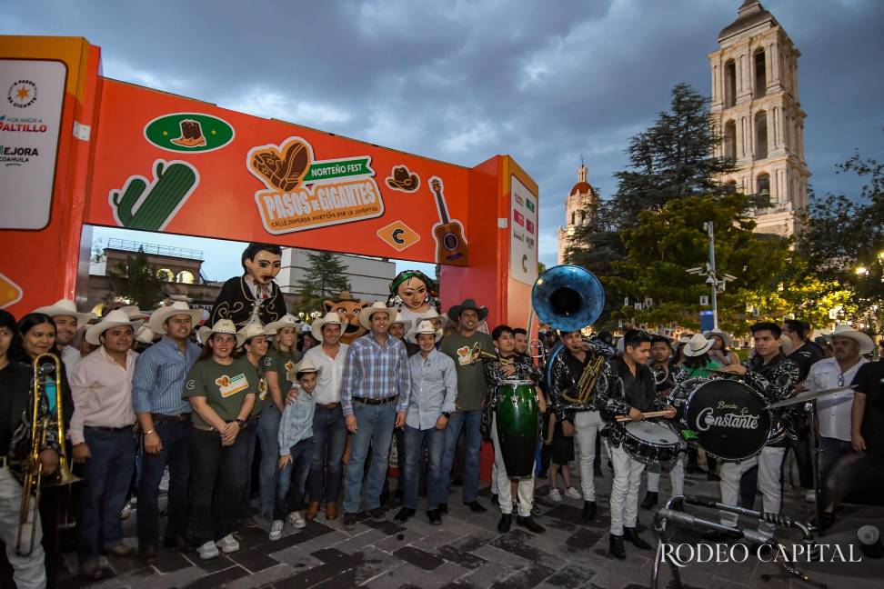$!De botas y sombrero, concluyen el mes de la juventud