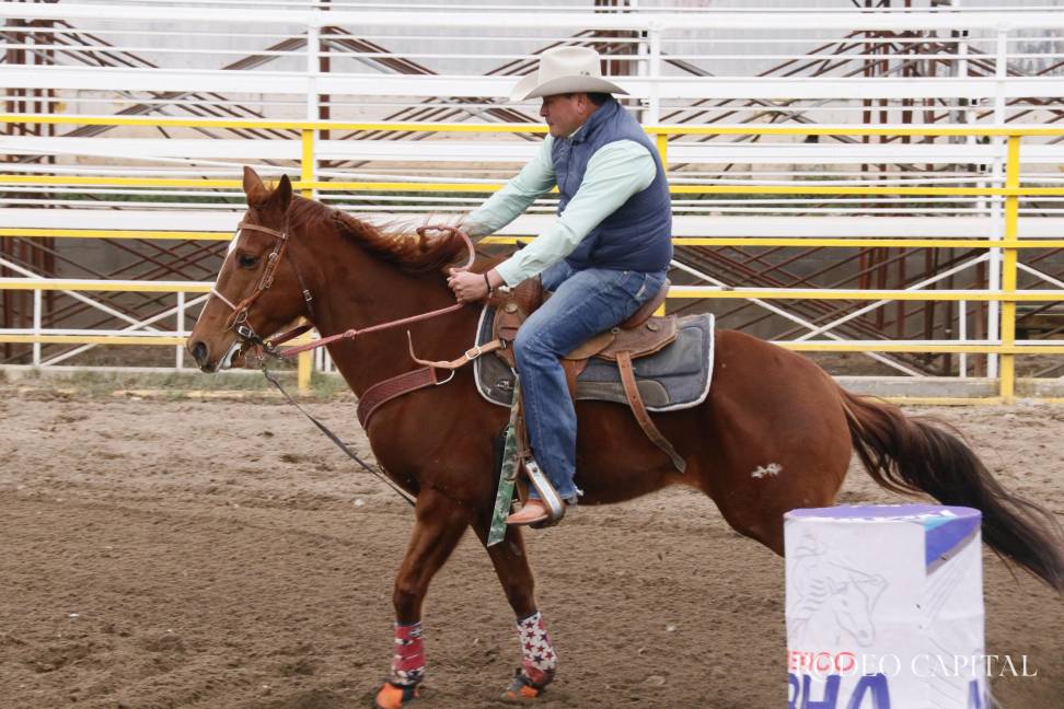 $!Se preparan jinetes para Campeonato Nacional de Barriles