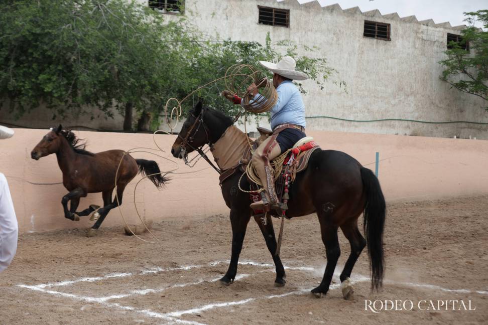 $!Triunfan Ximena Herrera y Luis González en el Caladero por aniversario de lienzo charro