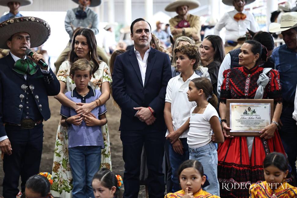 $!Dedican homenaje a Liliana Salinas Valdés por 52 años en la charrería