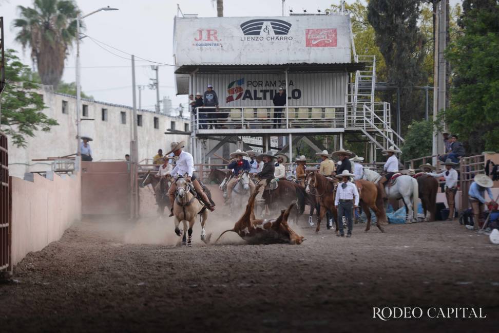 $!Triunfan Ximena Herrera y Luis González en el Caladero por aniversario de lienzo charro