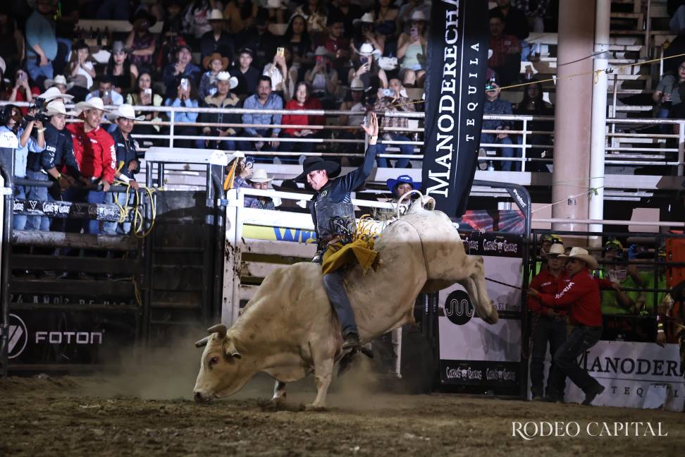 $!Cuernos Chuecos corona a Erick Montañez en Saltillo