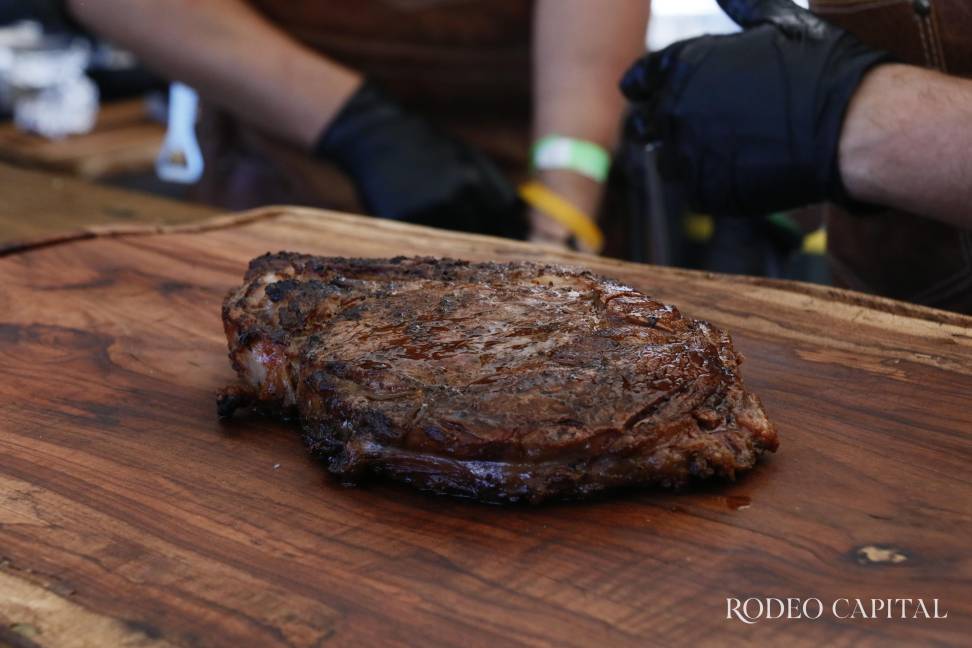 $!Cortes gruesos y jugosos se doran perfectamente gracias al calor radiante directo del asador.