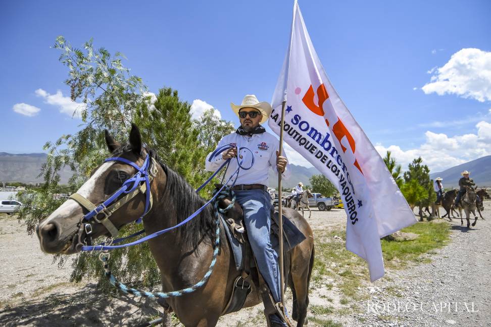 $!Celebran a caballo aniversario de tienda vaquera