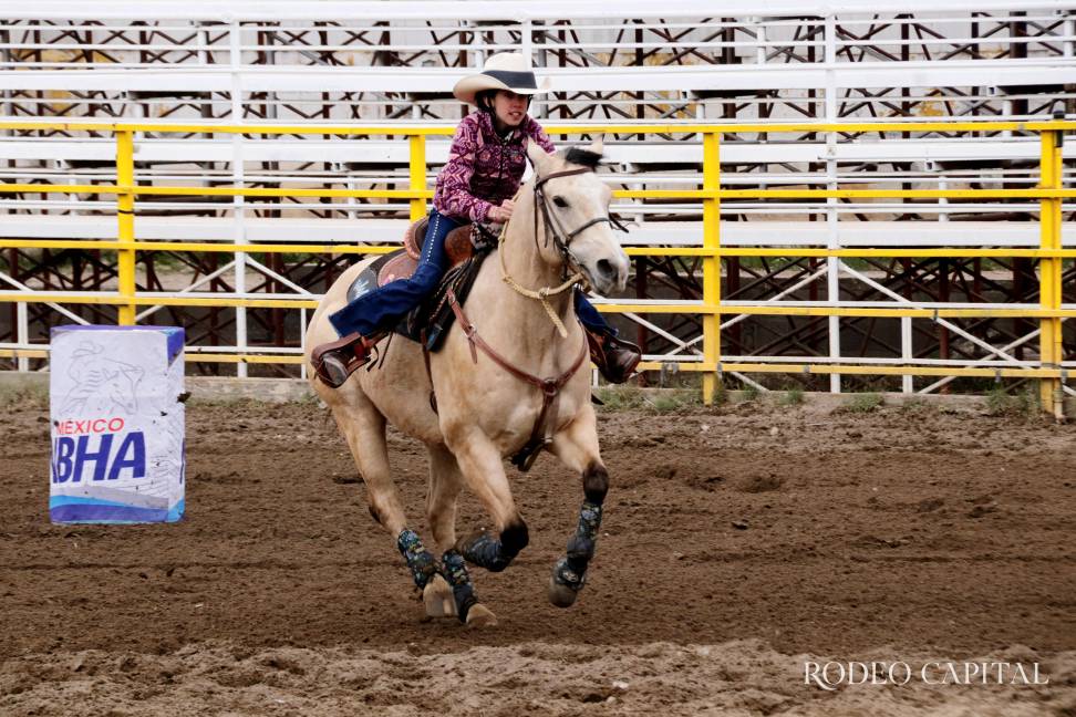 $!Se preparan jinetes para Campeonato Nacional de Barriles