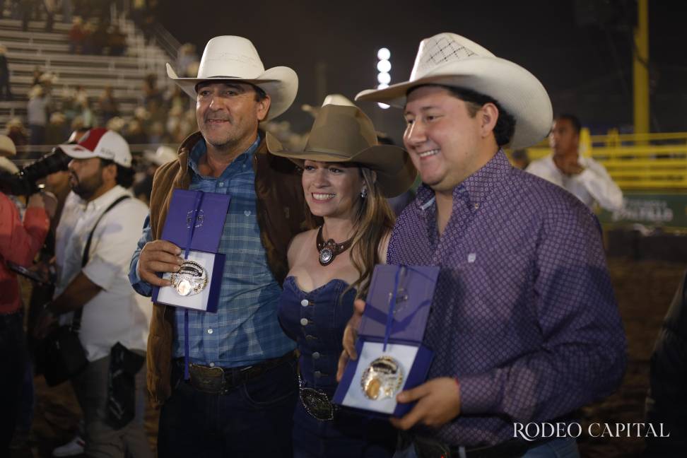 $!Con fuerza, técnica y valentía: Brillan estrellas en el Rodeo Saltillo