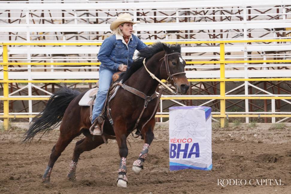 $!Se preparan jinetes para Campeonato Nacional de Barriles