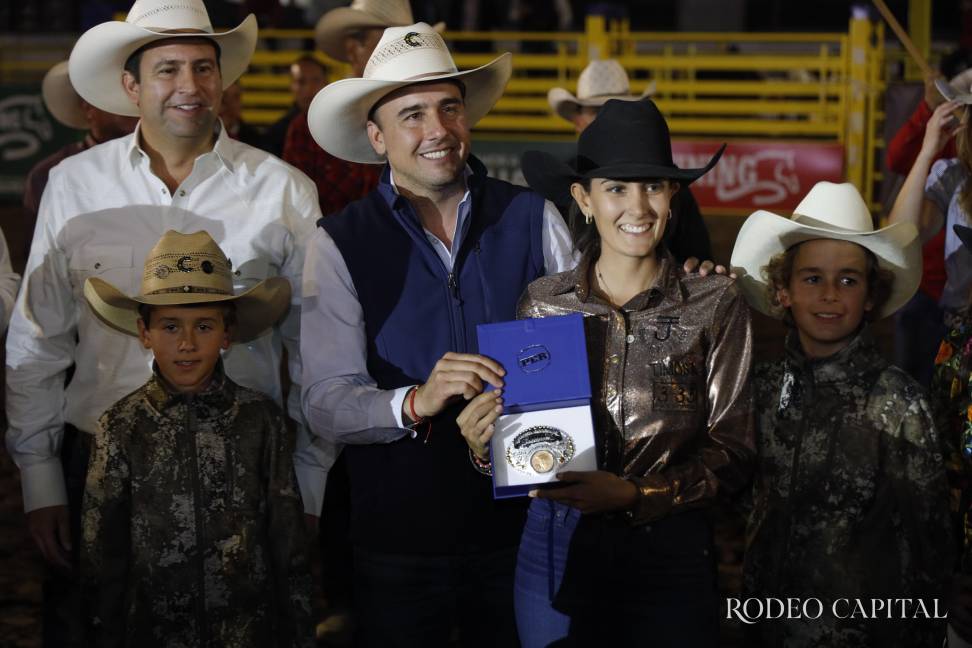 $!Con fuerza, técnica y valentía: Brillan estrellas en el Rodeo Saltillo