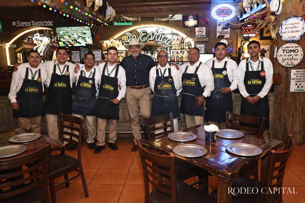 $!Mauricio Jaime y parte de su equipo, guardianes de una tradición que se cocina todos los días.