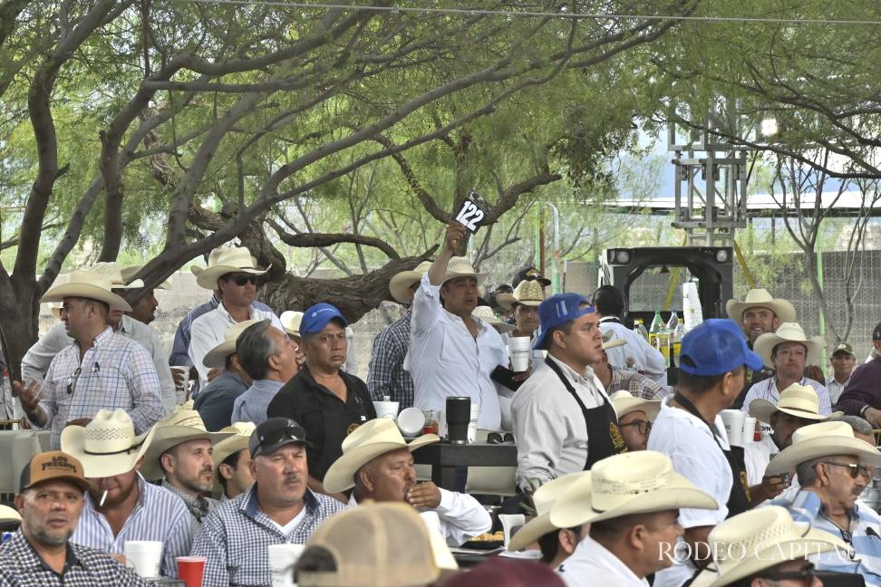 $!Desde 100 mil hasta 230 mil pesos se ofrecieron por los ejemplares de Rancho Santa Elena.